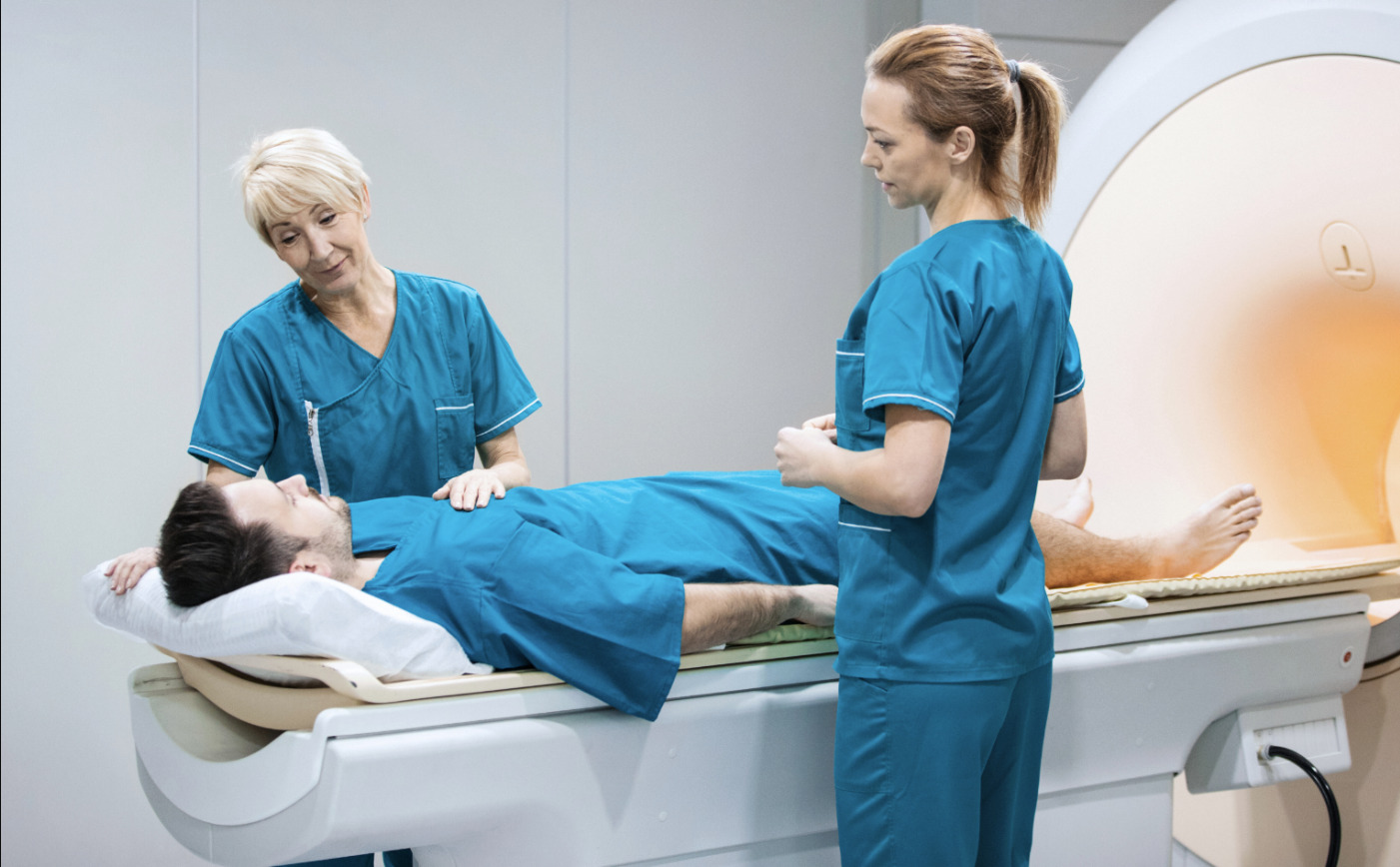 två läkare med en patient