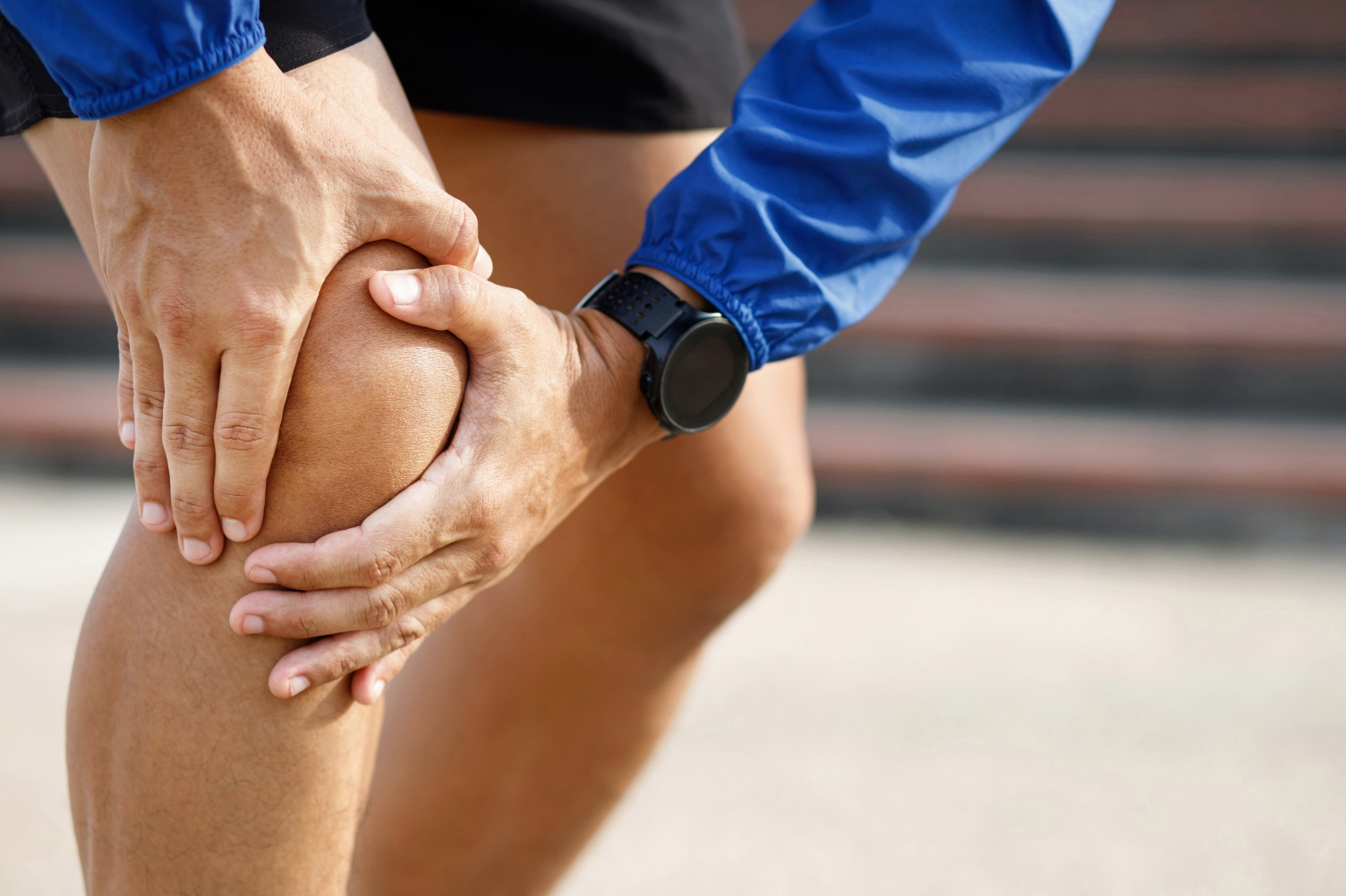 person som tränar har ont i höger ben person som tränar har ont i höger ben