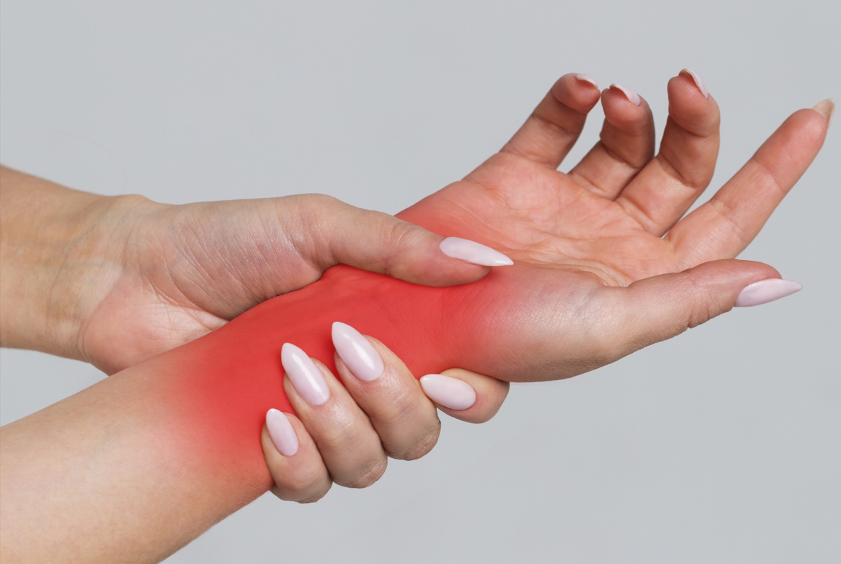 person med ont i handleden