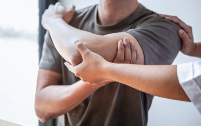 Armbågssmärta: orsaker, diagnos och behandling – komplett guide