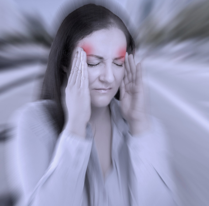 bild på kvinna med huvudvärk